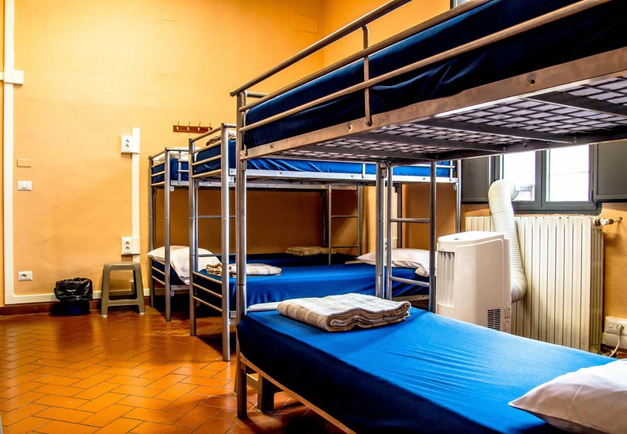 Cama Individual en habitación compartida femenina